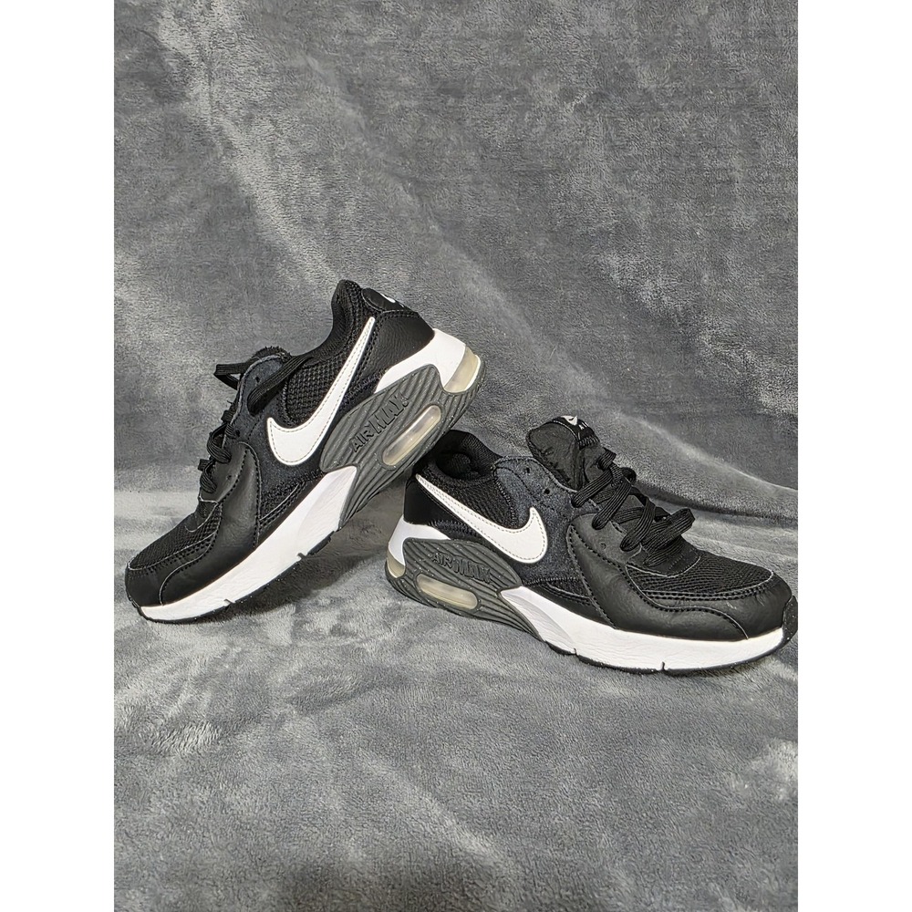 Nike Black and White Women's Athletic Shoes